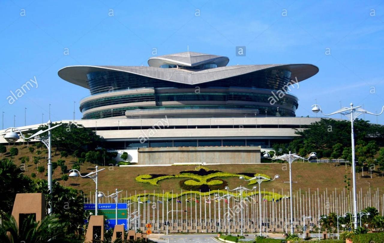 Conezion Residence Putrajaya Nearby Ioi City Mall Extérieur photo